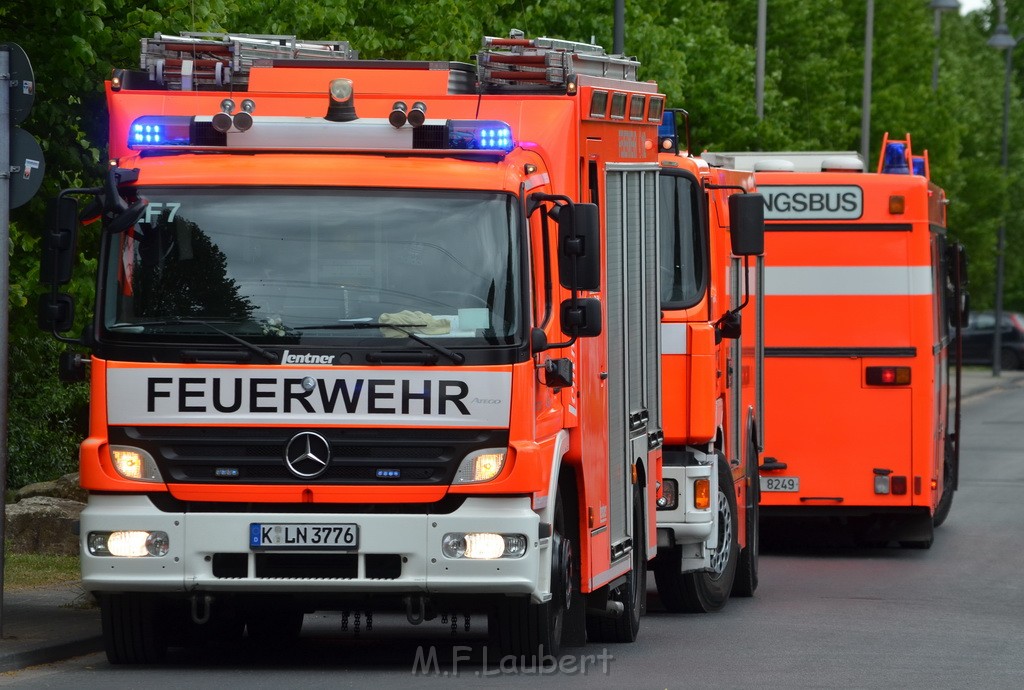 Schwerer Bus Unfall Koeln Porz Gremberghoven Neuenhofstr P106.JPG - Miklos Laubert